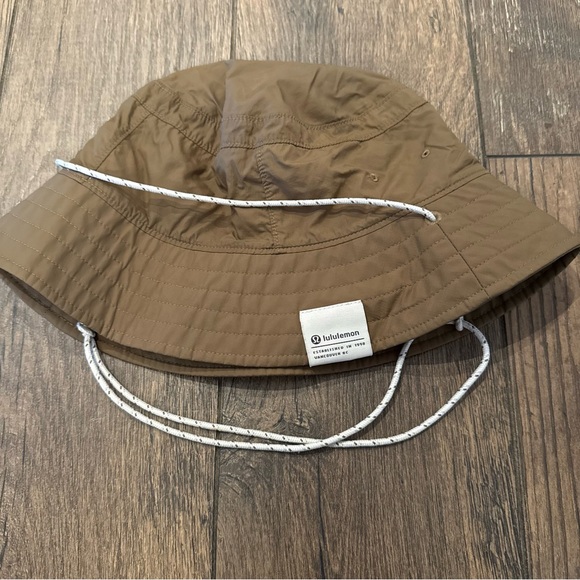 lululemon‎ Athletica Unisex Patch Logo Bucket Hat